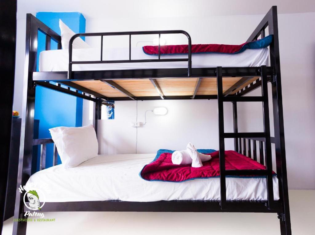 Happy Fish Guesthouse Patong Екстериор снимка