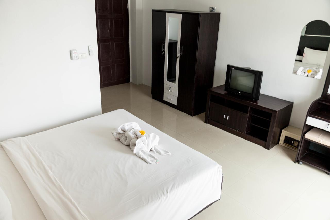 Happy Fish Guesthouse Patong Екстериор снимка